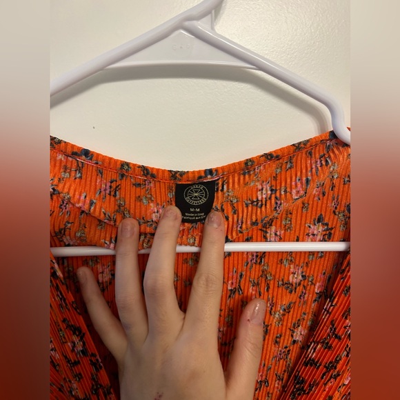 Urban Outfitters Cropped Plisse Wrap Top - Picture 5 of 9